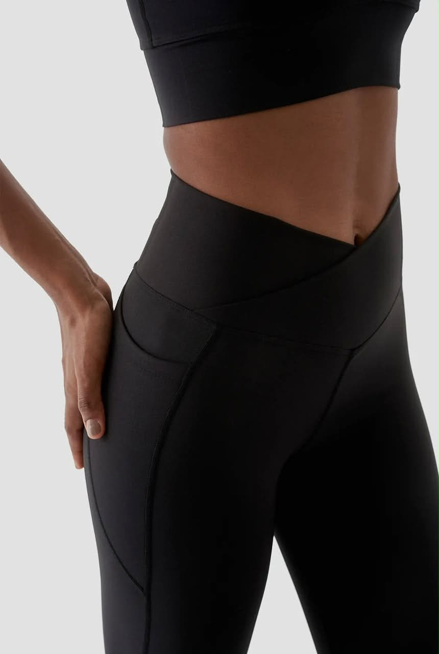 V-BELT LEGGINGS — Black (3)